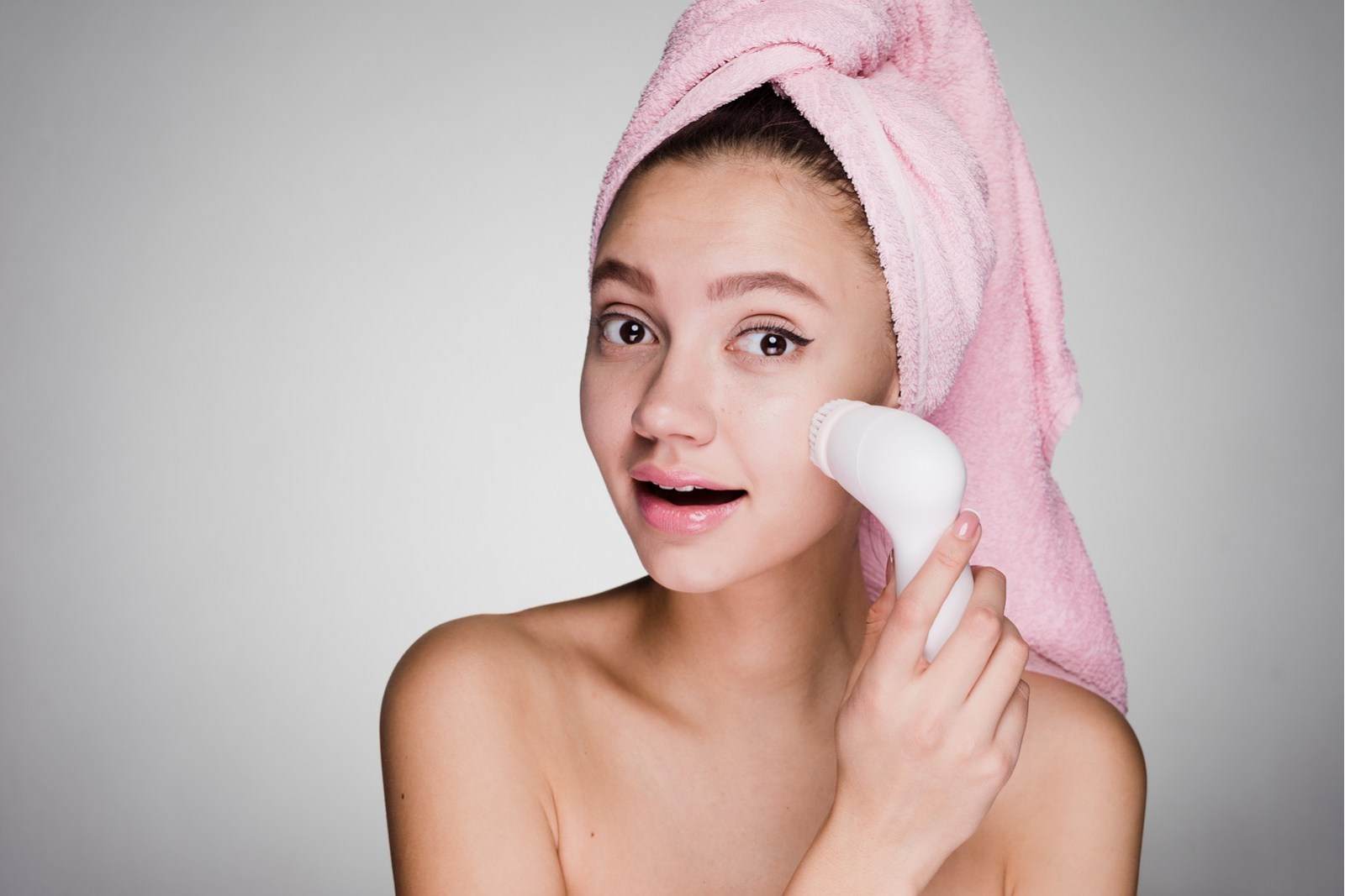 Escova facial: o que é, para serve e porque vai conquistar a sua pele?